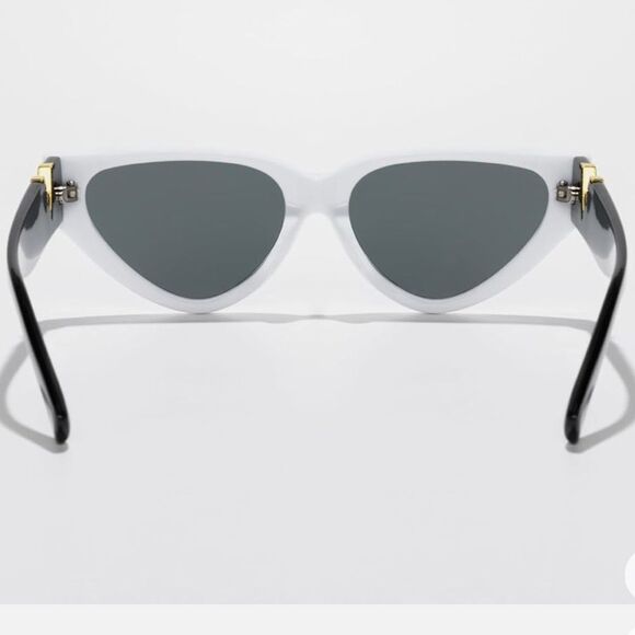 Elegant Black and White Striped Cat Eye Sunglasses - Picture 5 of 6